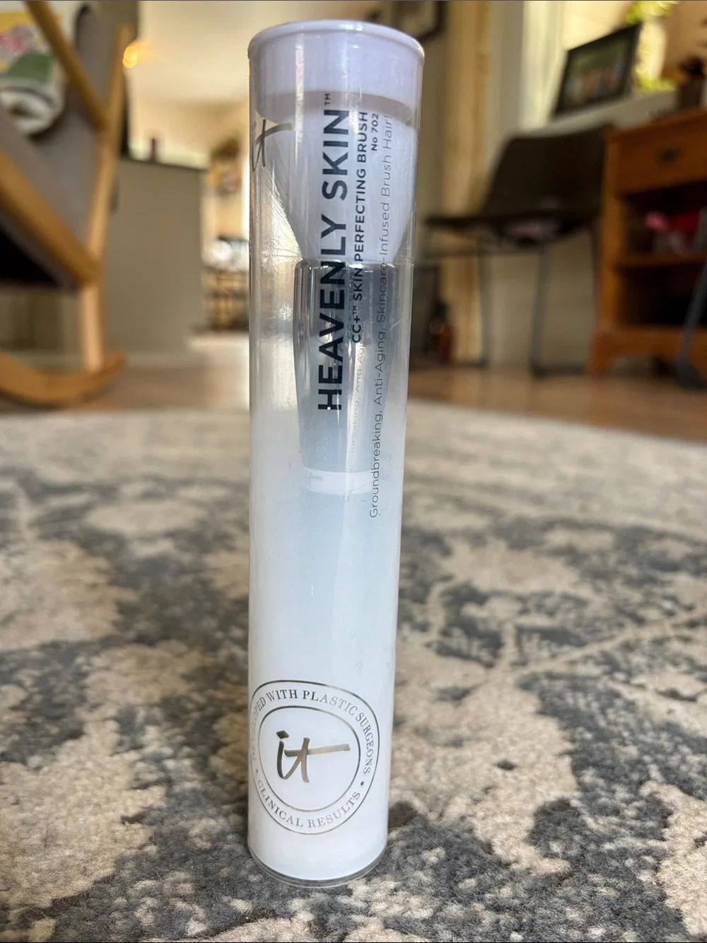 It Cosmetics Heavenly Skin Brush #702 Cc skin perfecting brush